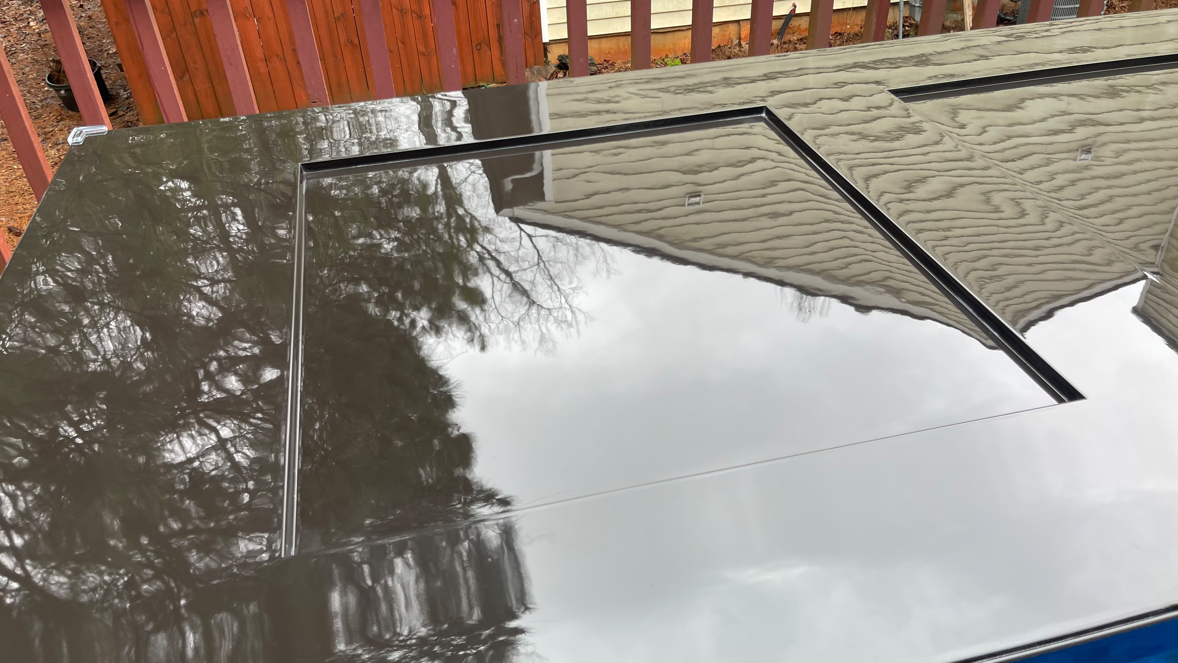 Mirror-gloss front door with a piano-like sheen